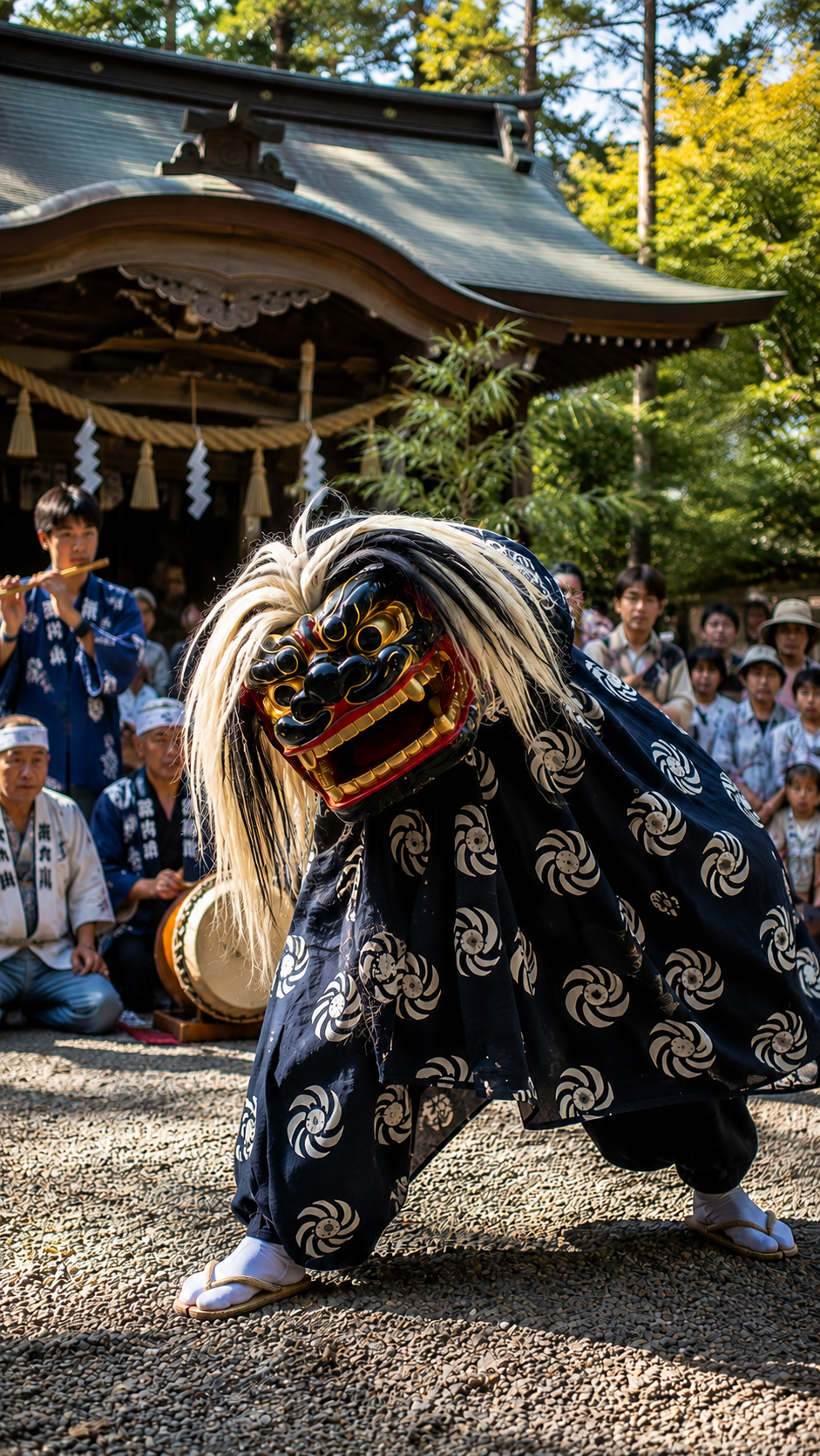 茨城県神栖市の益田神社で優雅に舞う雌獅子の伝統的な獅子舞