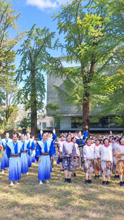 千葉県松戸市の千葉大学松戸キャンパスで戸定祭が開催され、学生によるステージや模擬店、展示を楽しむ来場者で賑わう学園祭の風景