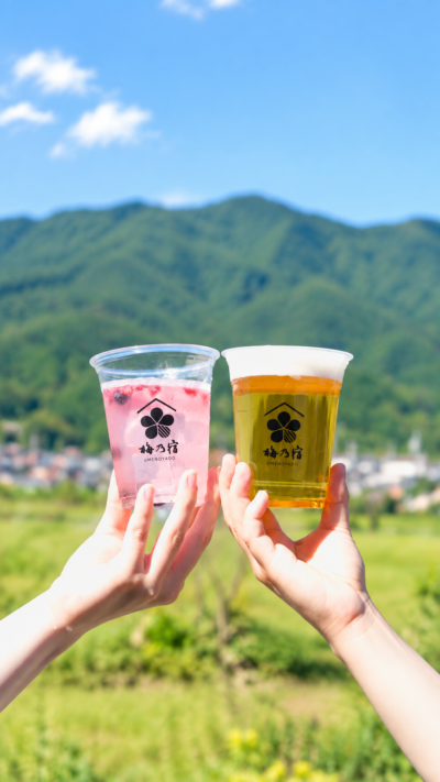 奈良県葛城市の梅乃宿酒造で蔵開きが開催され、日本酒や限定酒、地元グルメを楽しむ来場者で賑わう酒蔵イベントの風景