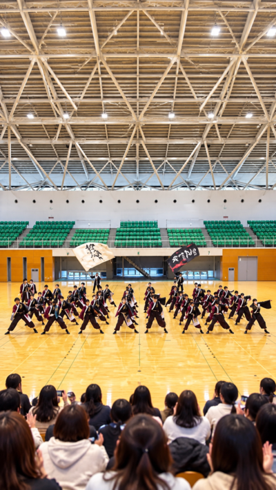 山口県山口市の山口大学吉田キャンパスで第76回姫山祭が開催され、学生によるステージや模擬店、さまざまなブースが並び、多くの来場者で賑わう秋の大学祭の風景