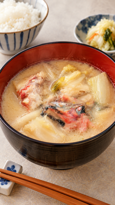 宮城県気仙沼市周辺に伝わる郷土料理、白菜の古漬けと魚のアラを酒粕で煮込んだあざら