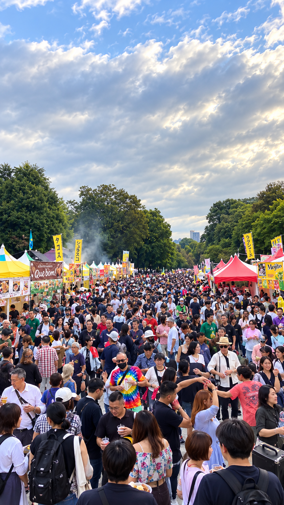 上野恩賜公園にラテン・カリブ料理の屋台やステージが並び多くの来場者で賑わうサルサストリート2026 Ueno de Buenoの風景